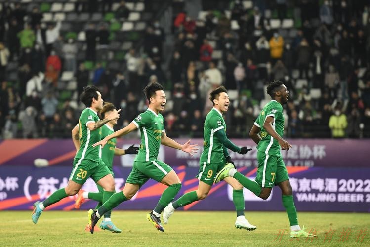 开云：足协杯决赛来了！三连冠or队史首冠？山东泰山与浙江队会师决赛